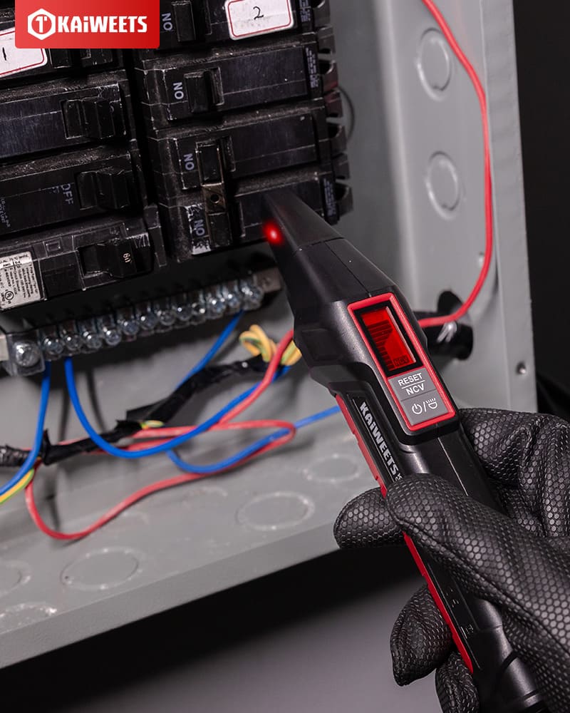 Hands-on testing of a KAIWEETS circuit breaker finder as part of the editorial review process
